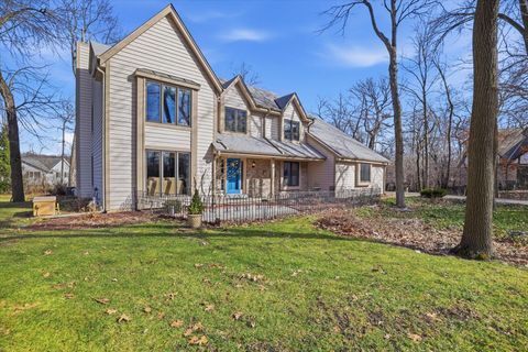 Photo of 2100 S Cherrywood Ct, New Berlin, WI 53151 (MLS # 1951480)