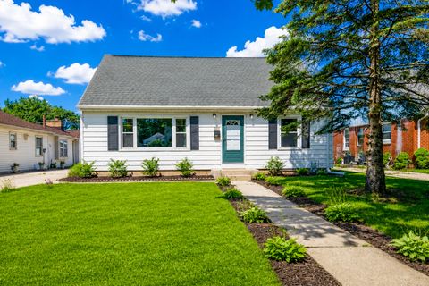 Photo of 5511 N 12th St, Milwaukee, WI 53209 (MLS # 1967850)
