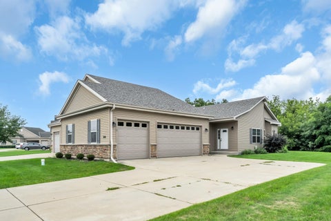 Photo of 916 Langdon Ct, Mount Pleasant, WI 53406 (MLS # 1976545)