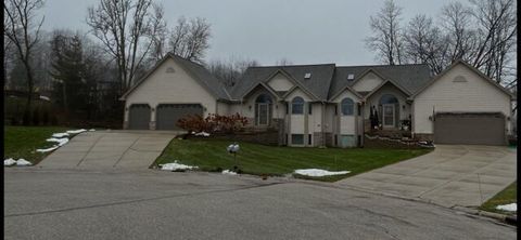 Photo of 19155 HiView Dr, Brookfield, WI 53045 (MLS # 1945886)