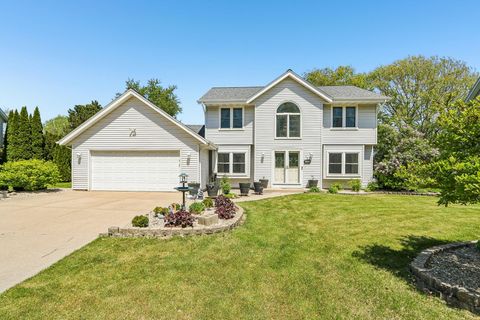 Photo of 700 E Hobby Ln, Oak Creek, WI 53154 (MLS # 1964464)