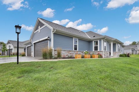 Photo of W204N17637 Laurel Pl, Jackson, WI 53037 (MLS # 1947821)