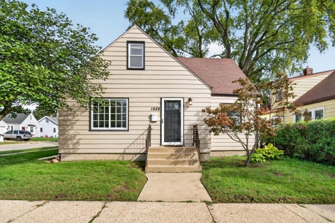 Photo of 1528 76th St, Kenosha, WI 53143 (MLS # 1982481)