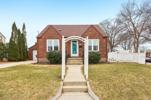 Photo of 1703 E Norwich Ave, Saint Francis, WI 53235 (MLS # 1953061)