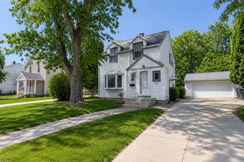 Photo of 242 E Gauer Cir, Milwaukee, WI 53207 (MLS # 1975421)