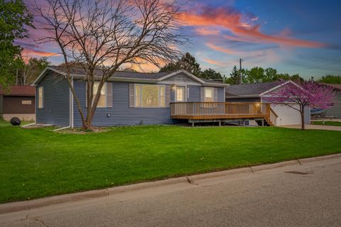 Photo of 1525 Holley St, Holmen, WI 54636 (MLS # 1960433)