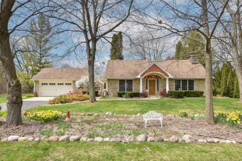 Photo of 171 Highview Dr, Cedarburg, WI 53012 (MLS # 1915424)