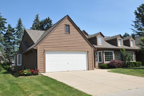 Photo of 3817 S Oakbrook Dr, Greenfield, WI 53228 (MLS # 1940896)
