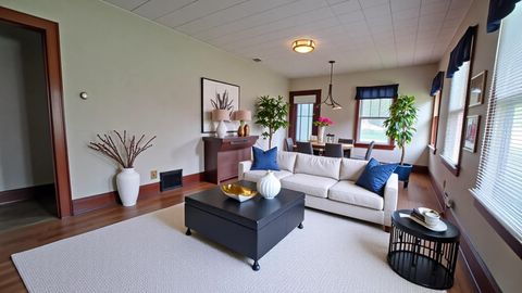 Photo of 629 Park Ave, South Milwaukee, WI 53172 (MLS # 1939811)