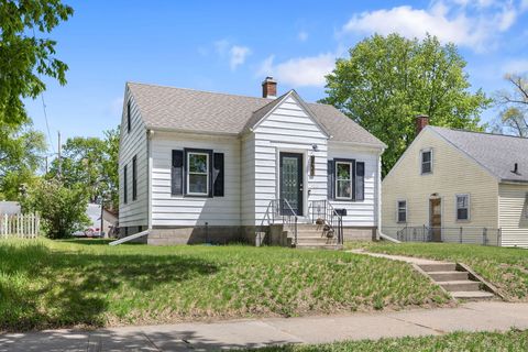 Photo of 2231 14th St S, La Crosse, WI 54601 (MLS # 1962665)