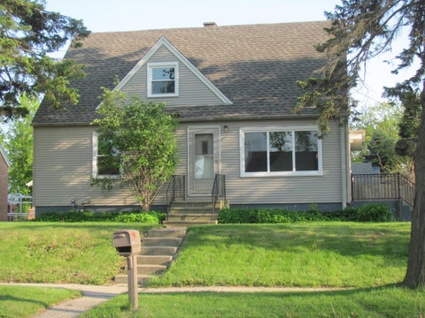 Photo of 827 Columbia Ave, South Milwaukee, WI 53172 (MLS # 1920768)