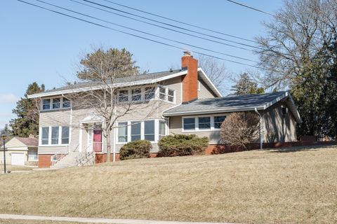 Photo of 1011 Richards Ave, Watertown, WI 53094 (MLS # 1952357)