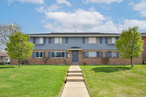 Photo of 10237 Whitnall Edge Dr, Franklin, WI 53132 (MLS # 1959115)