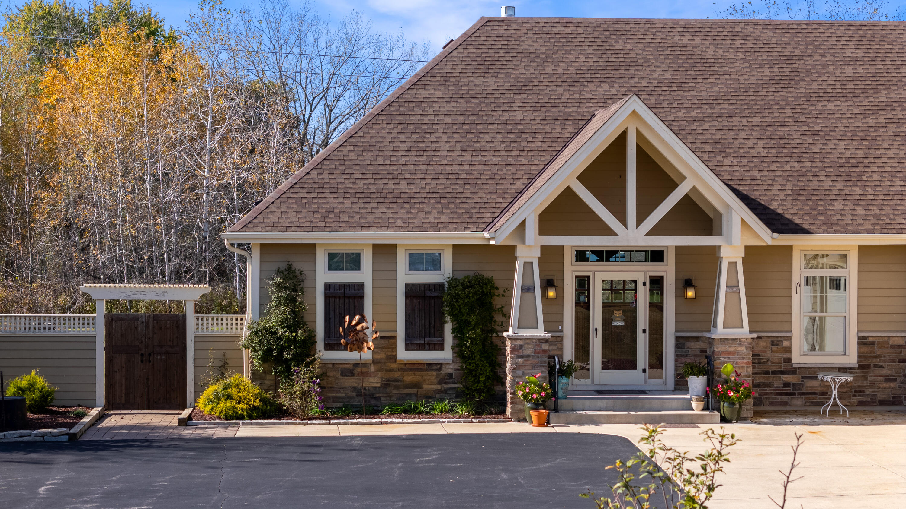 Cedarburg, Wisconsin 53012, United States, 2 Bedrooms Bedrooms, ,3 BathroomsBathrooms,Residential,Active,240900