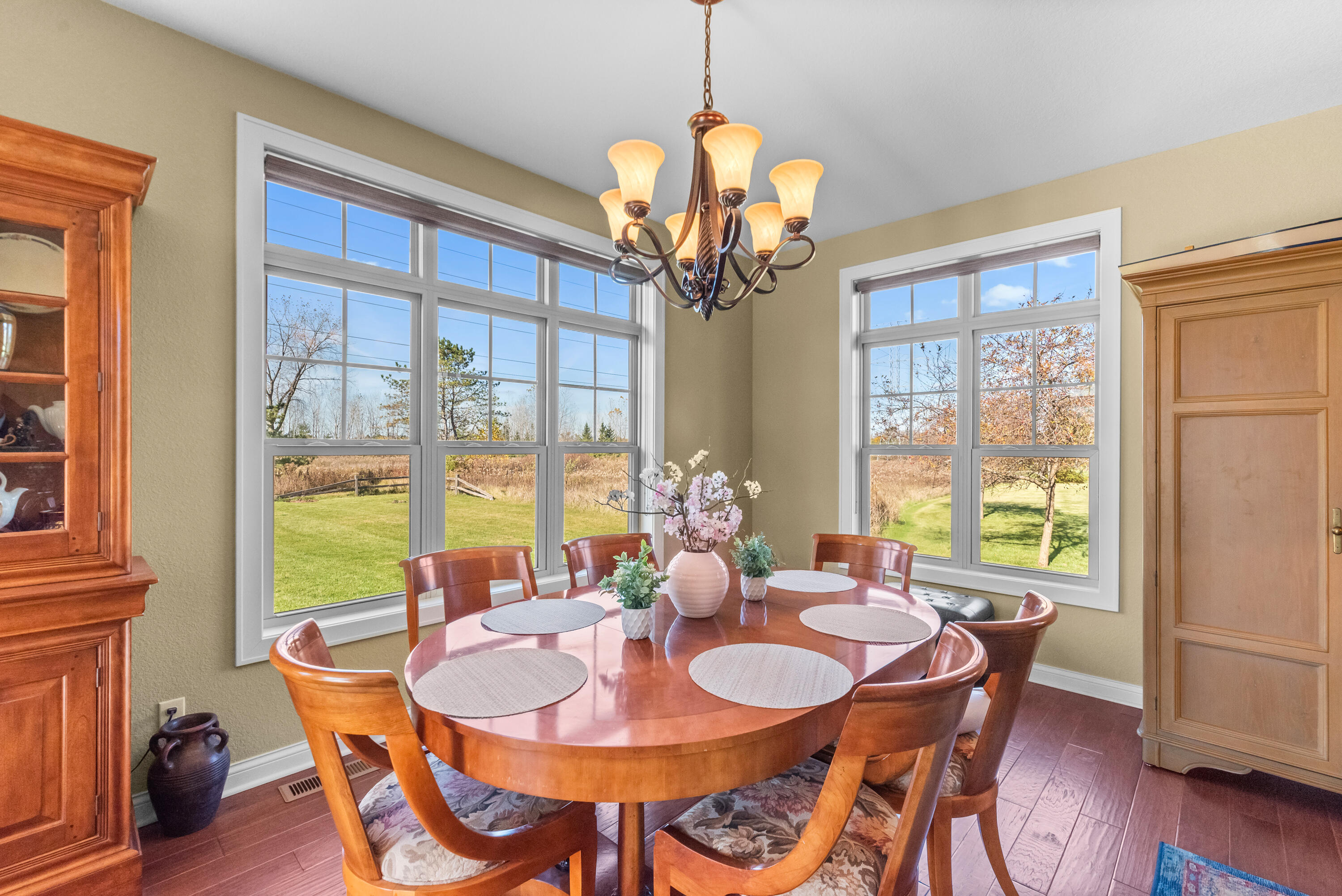 Cedarburg, Wisconsin 53012, United States, 2 Bedrooms Bedrooms, ,3 BathroomsBathrooms,Residential,Active,240900