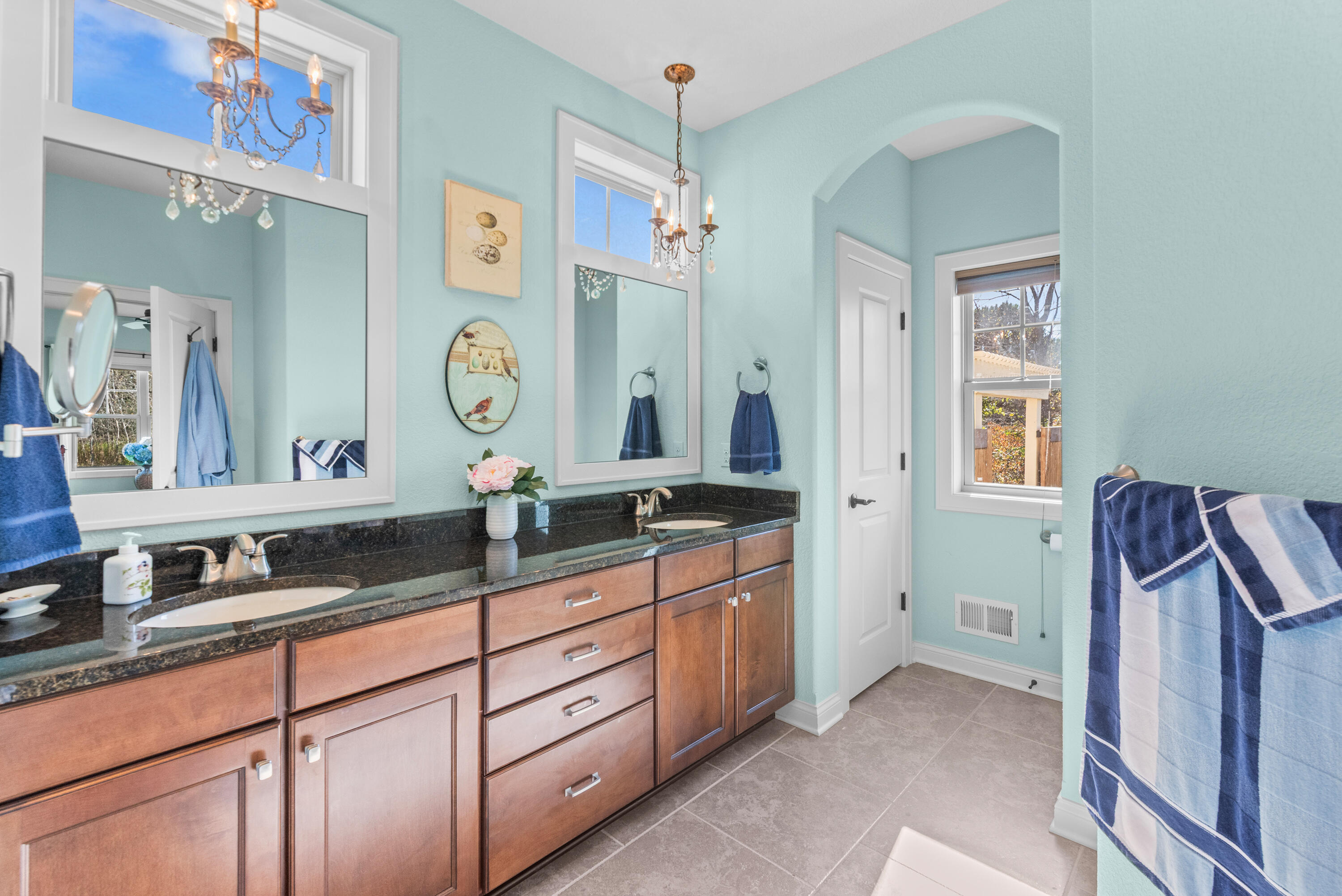 Cedarburg, Wisconsin 53012, United States, 2 Bedrooms Bedrooms, ,3 BathroomsBathrooms,Residential,Active,240900