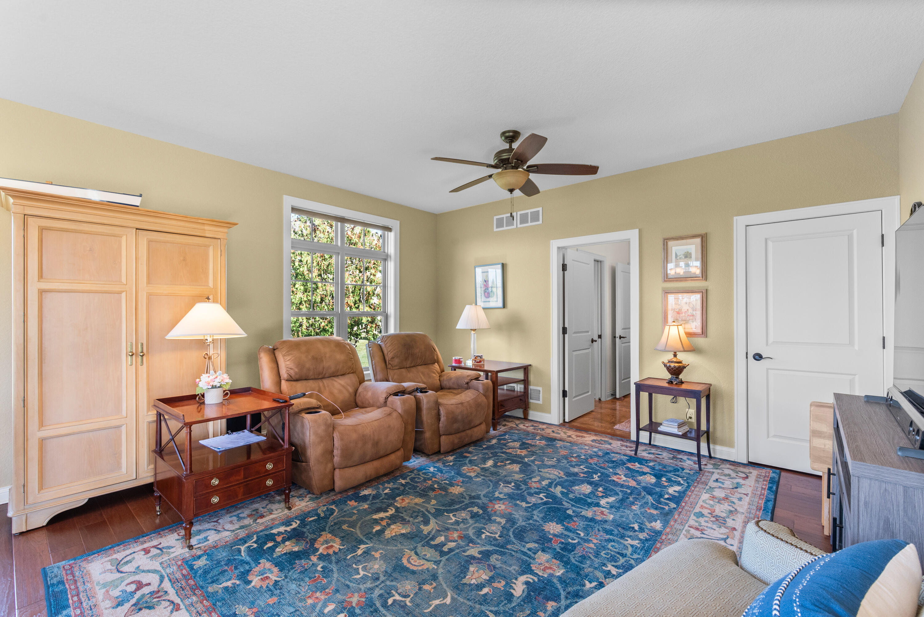 Cedarburg, Wisconsin 53012, United States, 2 Bedrooms Bedrooms, ,3 BathroomsBathrooms,Residential,Active,240900