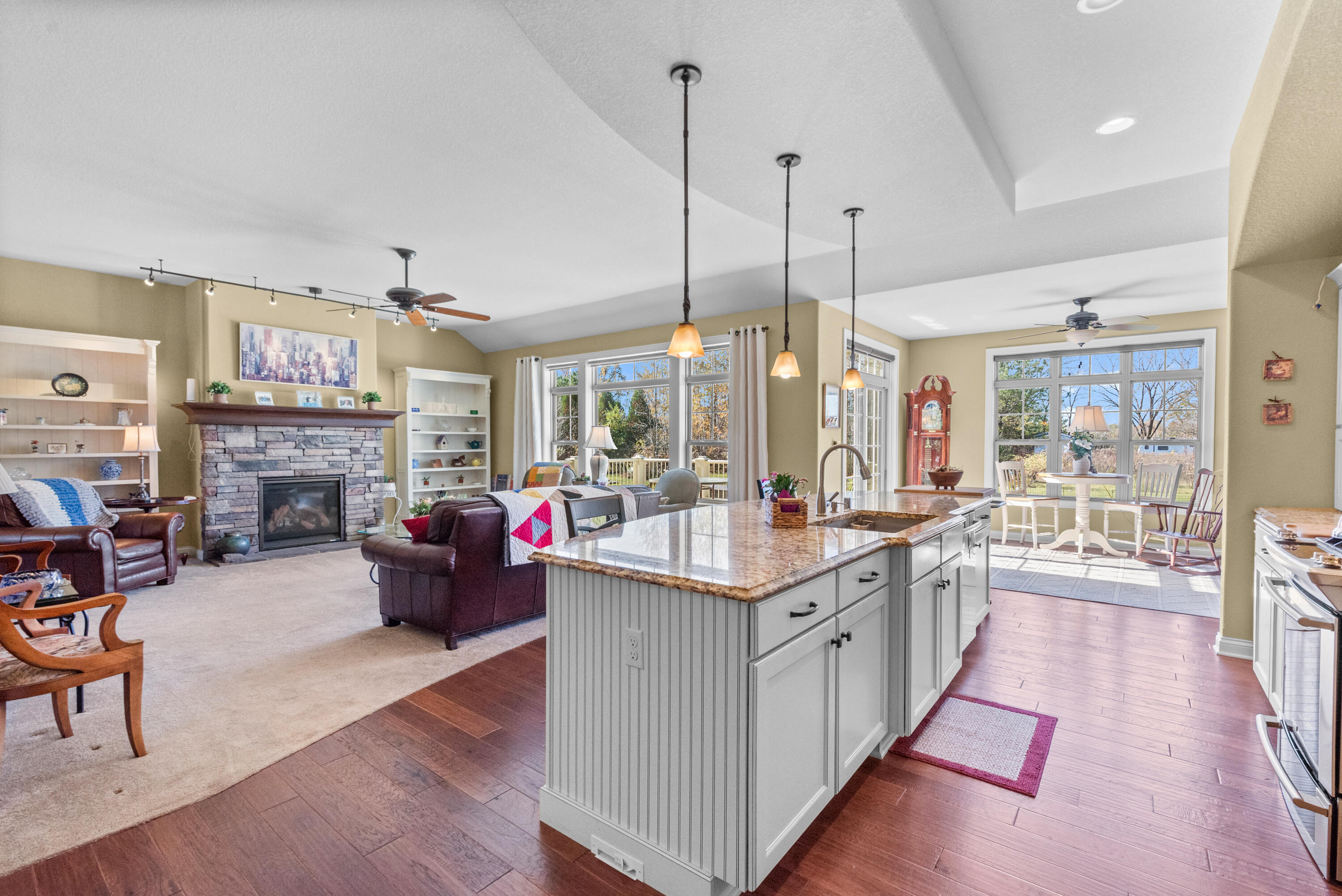 Cedarburg, Wisconsin 53012, United States, 2 Bedrooms Bedrooms, ,3 BathroomsBathrooms,Residential,Active,240900