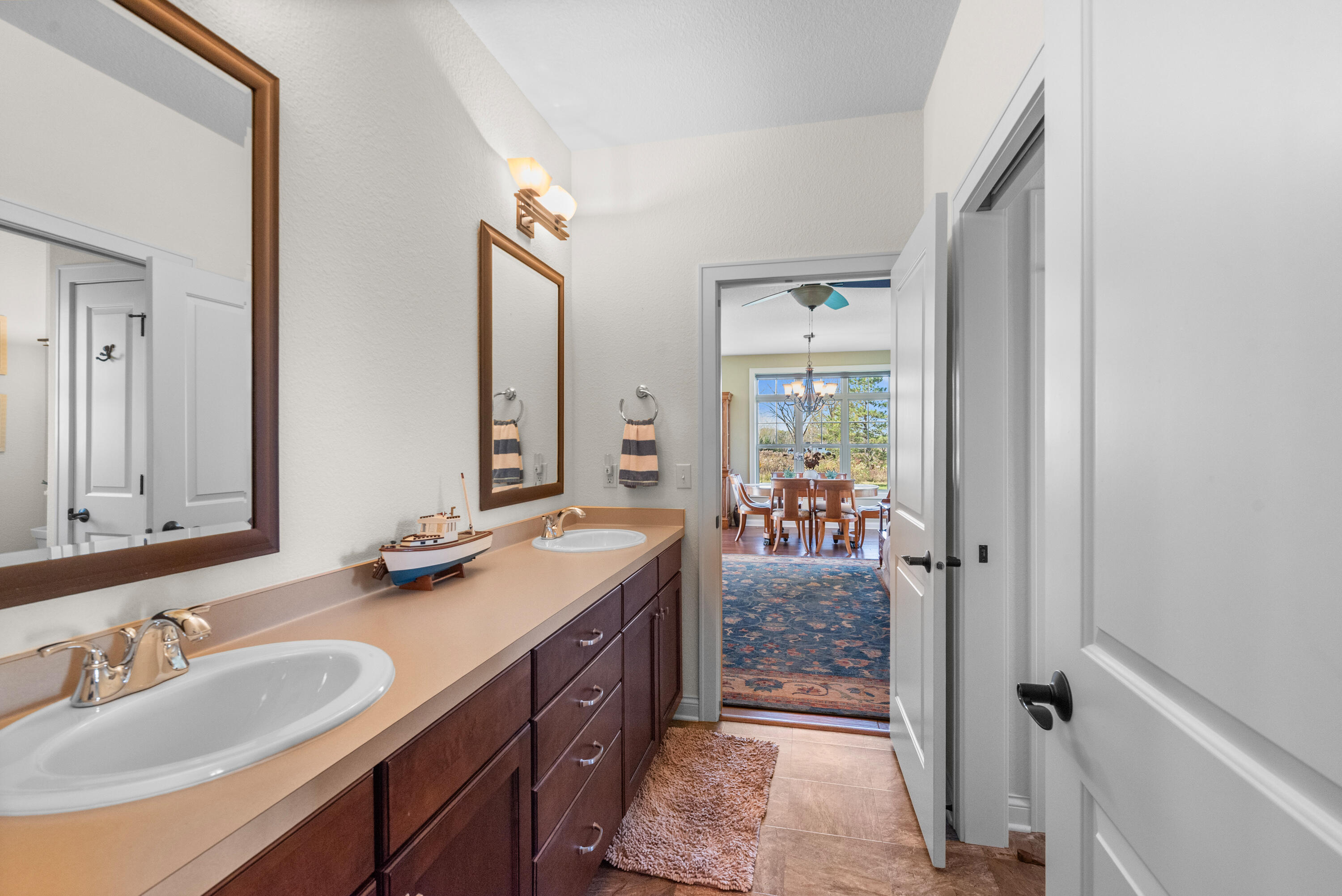 Cedarburg, Wisconsin 53012, United States, 2 Bedrooms Bedrooms, ,3 BathroomsBathrooms,Residential,Active,240900