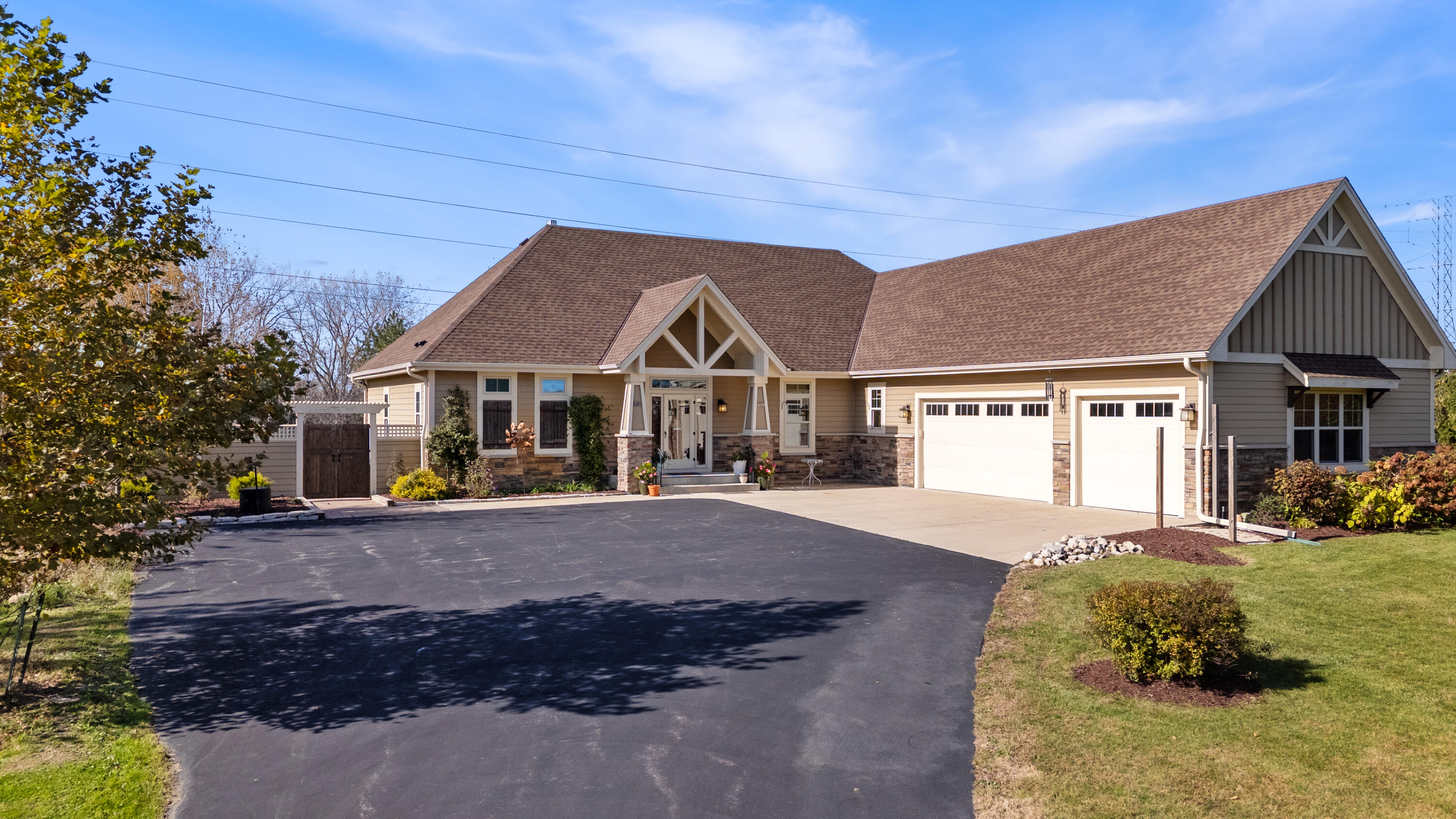 Cedarburg, Wisconsin 53012, United States, 2 Bedrooms Bedrooms, ,3 BathroomsBathrooms,Residential,Active,240900