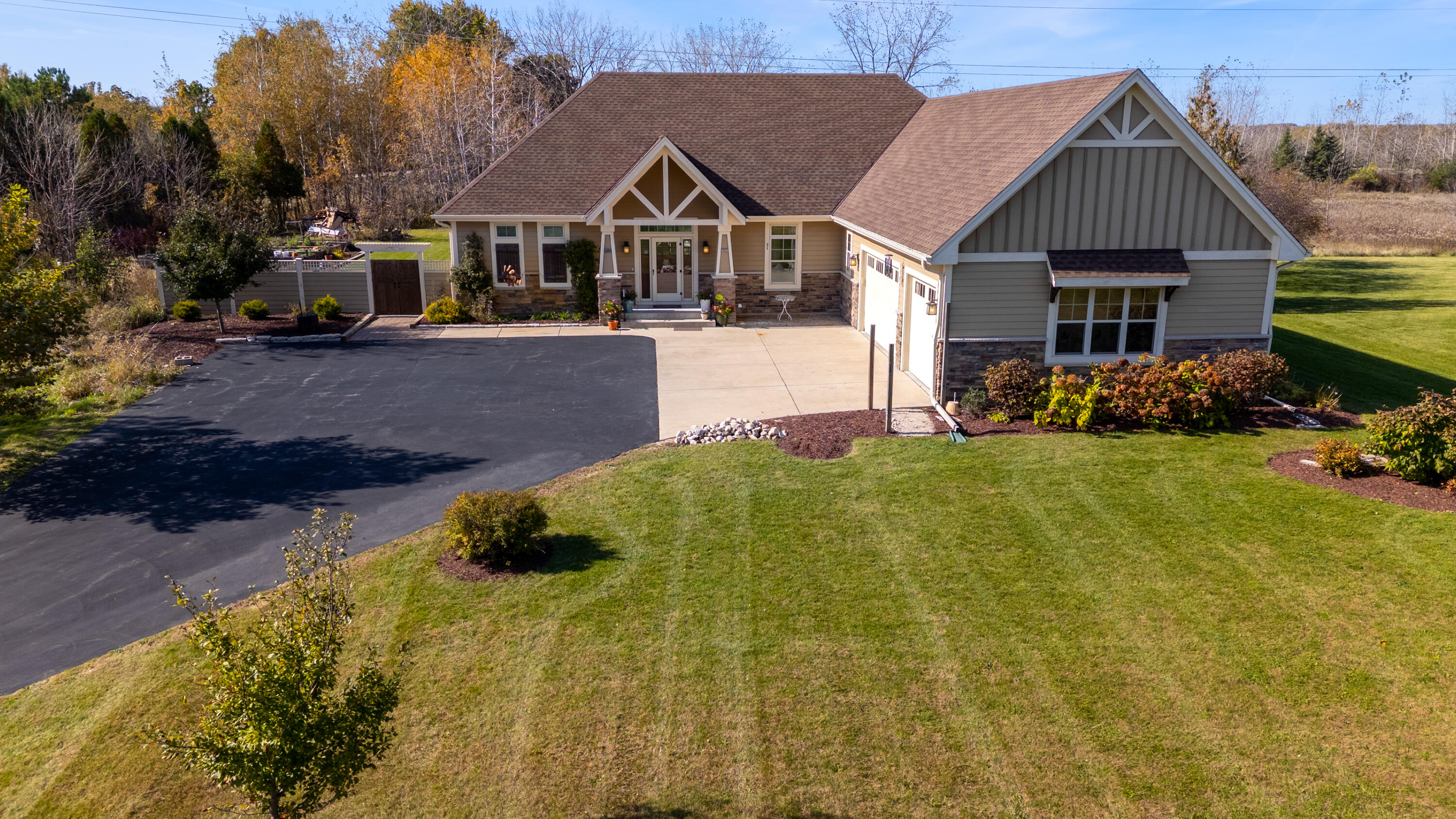 Cedarburg, Wisconsin 53012, United States, 2 Bedrooms Bedrooms, ,3 BathroomsBathrooms,Residential,Active,240900