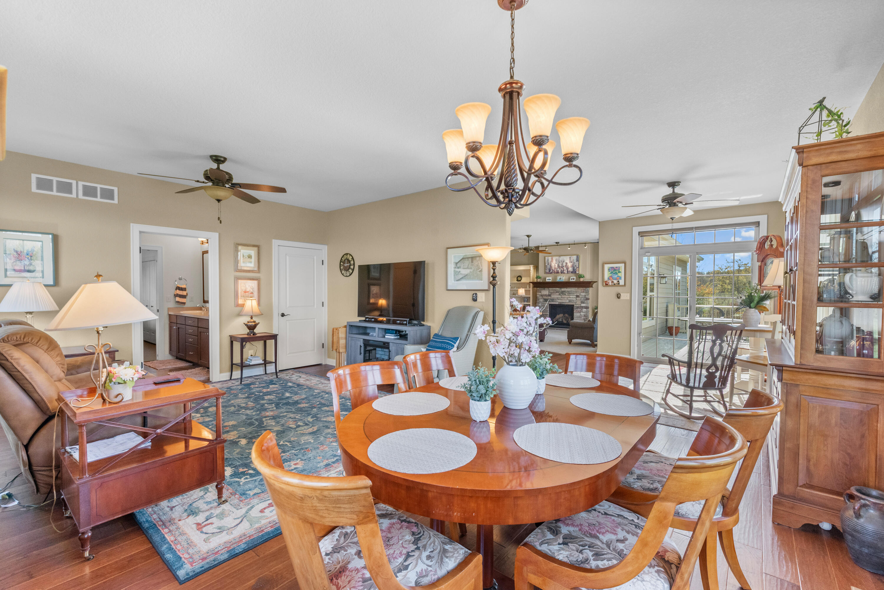 Cedarburg, Wisconsin 53012, United States, 2 Bedrooms Bedrooms, ,3 BathroomsBathrooms,Residential,Active,240900