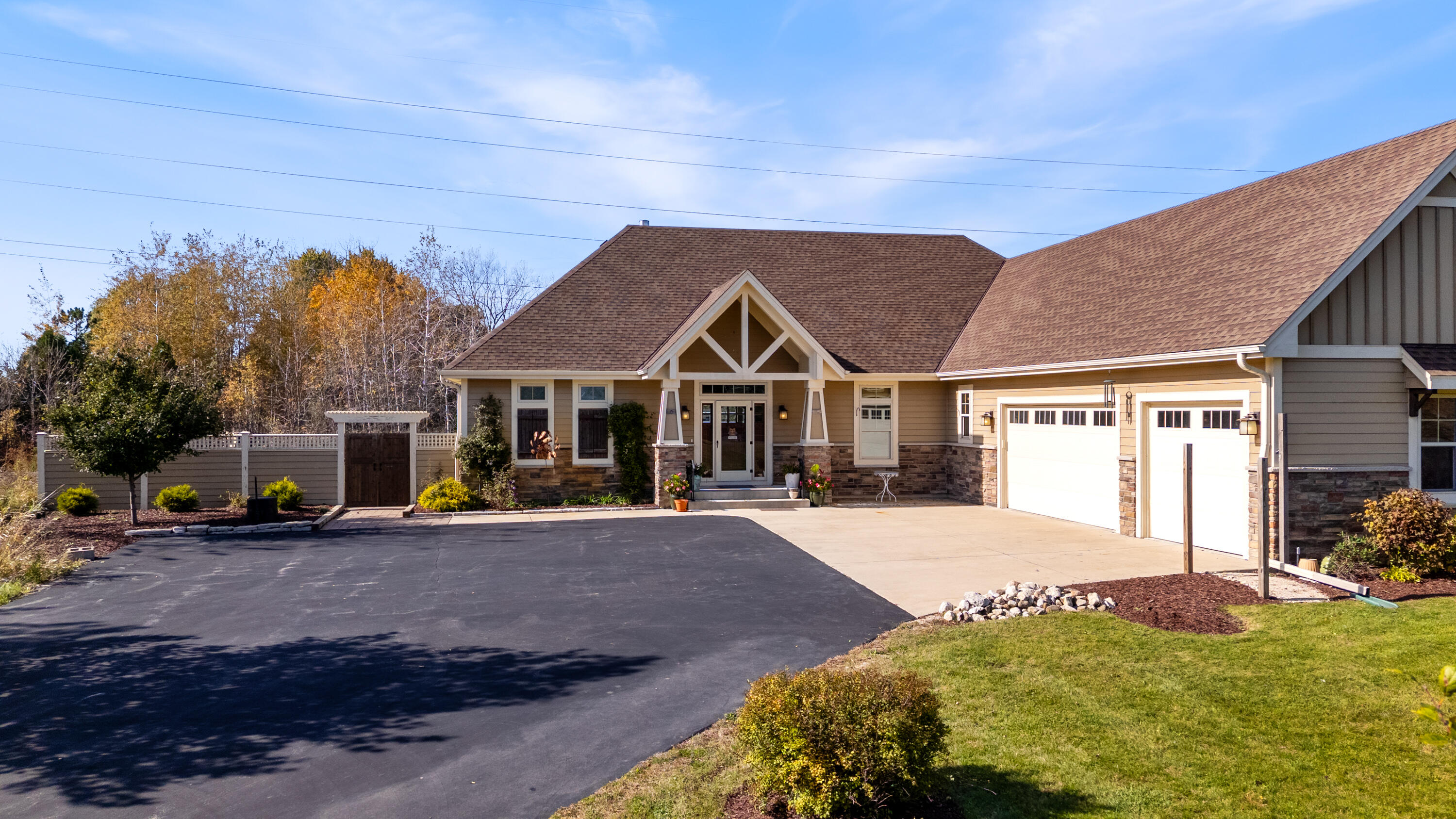 Cedarburg, Wisconsin 53012, United States, 2 Bedrooms Bedrooms, ,3 BathroomsBathrooms,Residential,Active,240900