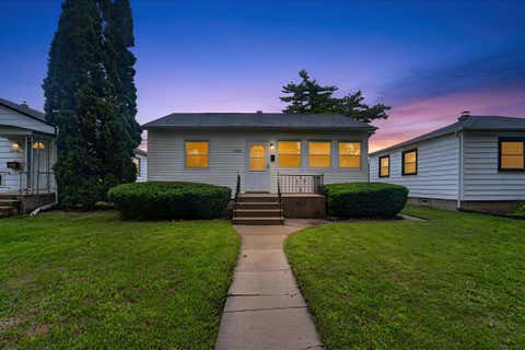 Photo of 3822 S 19th St, Milwaukee, WI 53221 (MLS # 1976035)