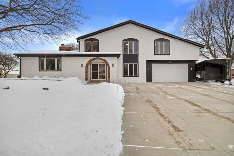 Photo of 8100 W Imperial Dr, Franklin, WI 53132 (MLS # 1944831)