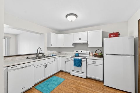 Photo of 1659 S Carriage Ln, New Berlin, WI 53151 (MLS # 1956891)