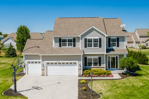 Photo of N44W22870 Bridge St, Pewaukee, WI 53072 (MLS # 1965718)