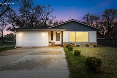 Photo of 2522 W College Ave, Milwaukee, WI 53221 (MLS # 1959971)