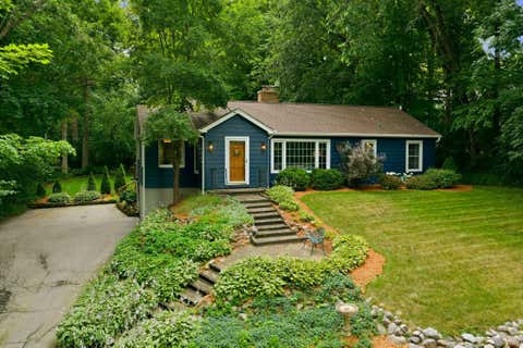 Photo of 975 Apple Tree Ln, Brookfield, WI 53005 (MLS # 1970447)
