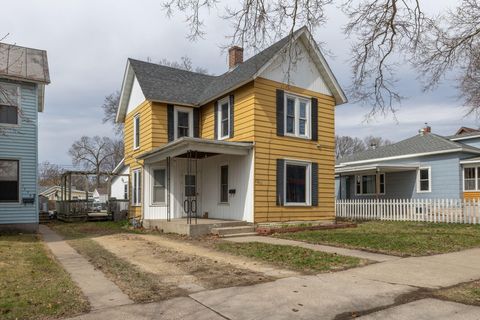 Photo of 1611 Charles St, La Crosse, WI 54603 (MLS # 1956110)
