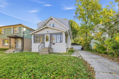 Photo of 5062 N 54th St, Milwaukee, WI 53218 (MLS # 1985153)