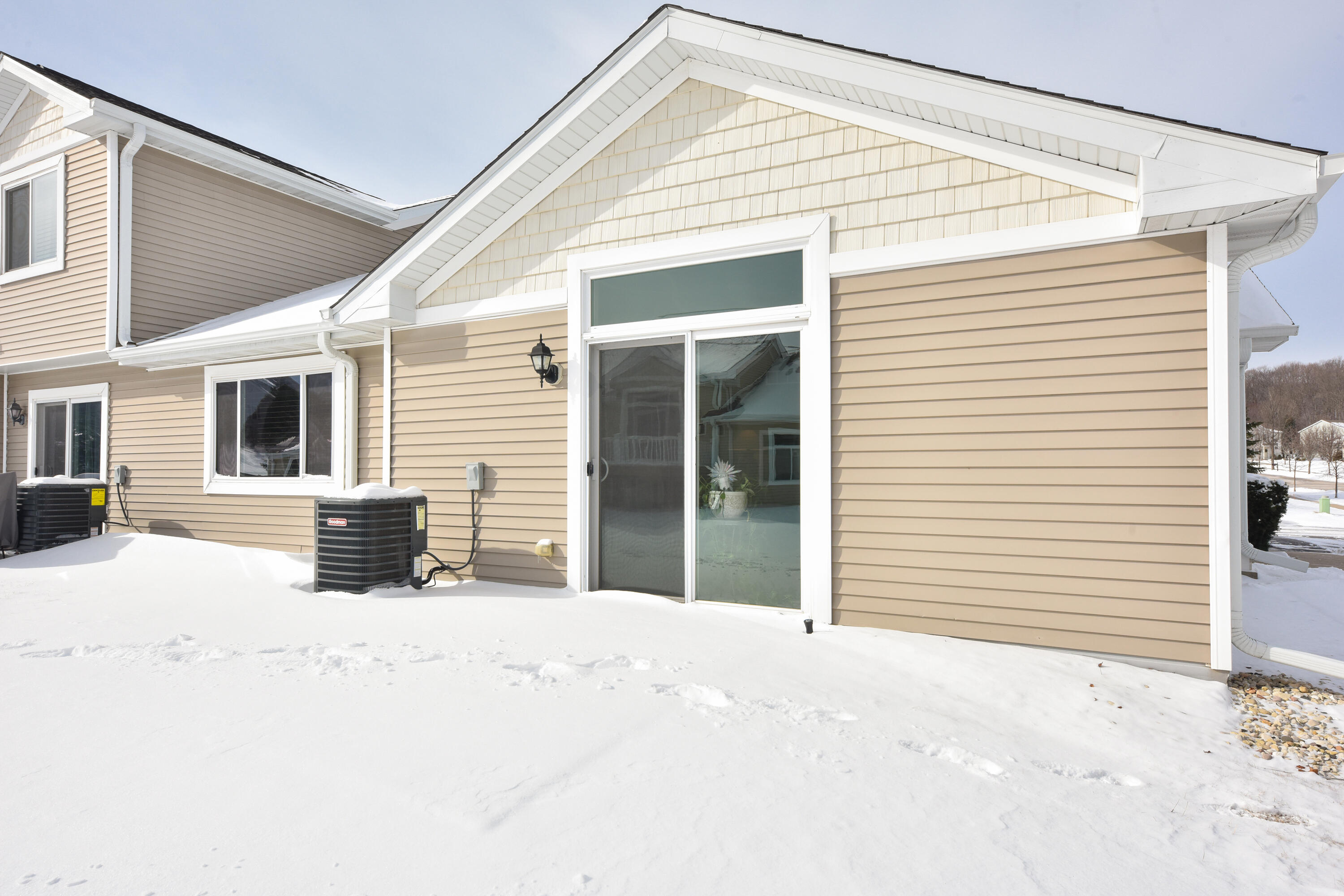 Port Washington, Wisconsin 53074, United States, 2 Bedrooms Bedrooms, ,2 BathroomsBathrooms,Residential,Active,3872