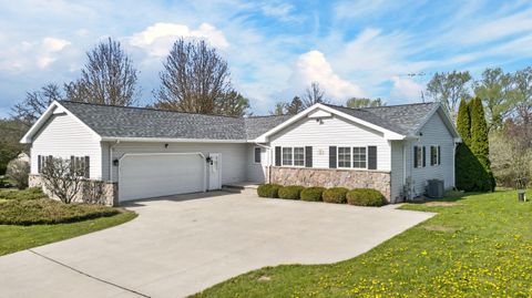 Photo of 914 Hawthorne Dr, Howards Grove, WI 53083 (MLS # 1961796)