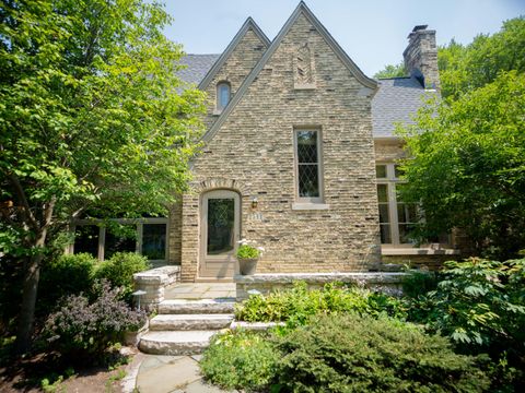 Photo of 2544 N 91st St, Wauwatosa, WI 53226 (MLS # 1922250)