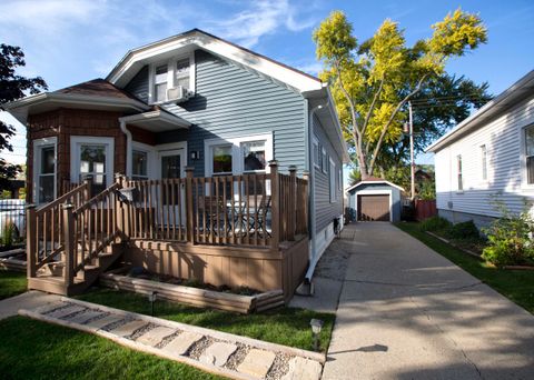 Photo of 122 E Norwich St, Milwaukee, WI 53207 (MLS # 1940360)
