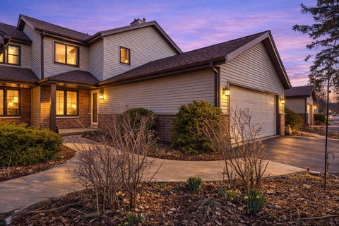 Photo of 8107 S Legend Dr, Franklin, WI 53132 (MLS # 1956118)