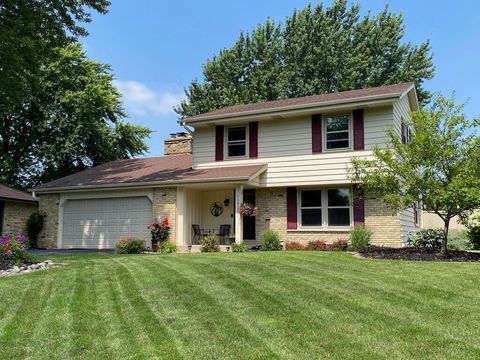 Photo of 13820 W Thomas Dr, New Berlin, WI 53151 (MLS # 1929097)