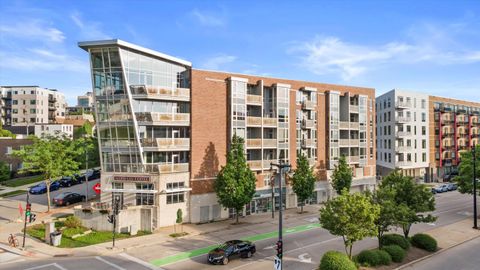 Photo of 1541 N Jefferson St, Milwaukee, WI 53202 (MLS # 1944029)