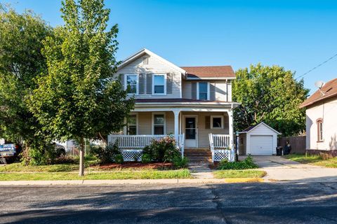 Photo of 304 Cole St, Watertown, WI 53094 (MLS # 1940581)