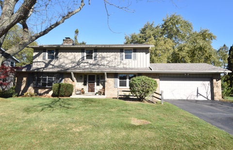 Photo of 1106 Hialeah Dr, Caledonia, WI 53402 (MLS # 1985684)