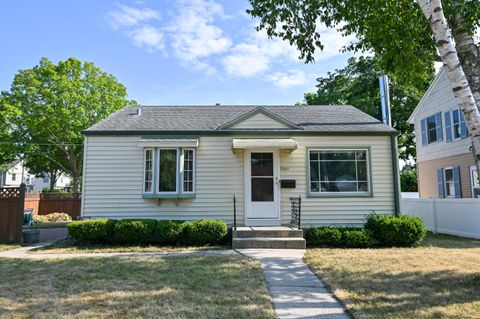 Photo of 5401 W Ohio Ave, Milwaukee, WI 53219 (MLS # 1973117)