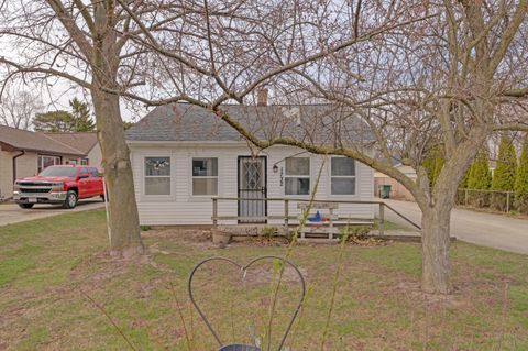 Photo of 1732 Kremer Ave, Caledonia, WI 53402 (MLS # 1957398)
