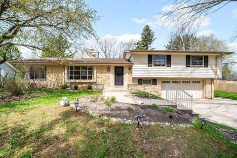 Photo of 2526 W Dunwood Rd, Glendale, WI 53209 (MLS # 1958883)