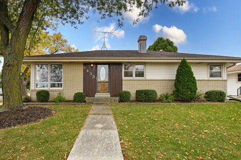 Photo of 5435 S 6th St, Milwaukee, WI 53221 (MLS # 1985032)