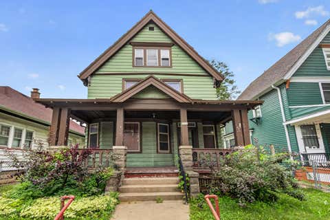 Photo of 3911 W Roberts St, Milwaukee, WI 53208 (MLS # 1975143)