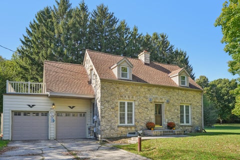 Photo of 4885 S Racine Ave, New Berlin, WI 53146 (MLS # 1938650)